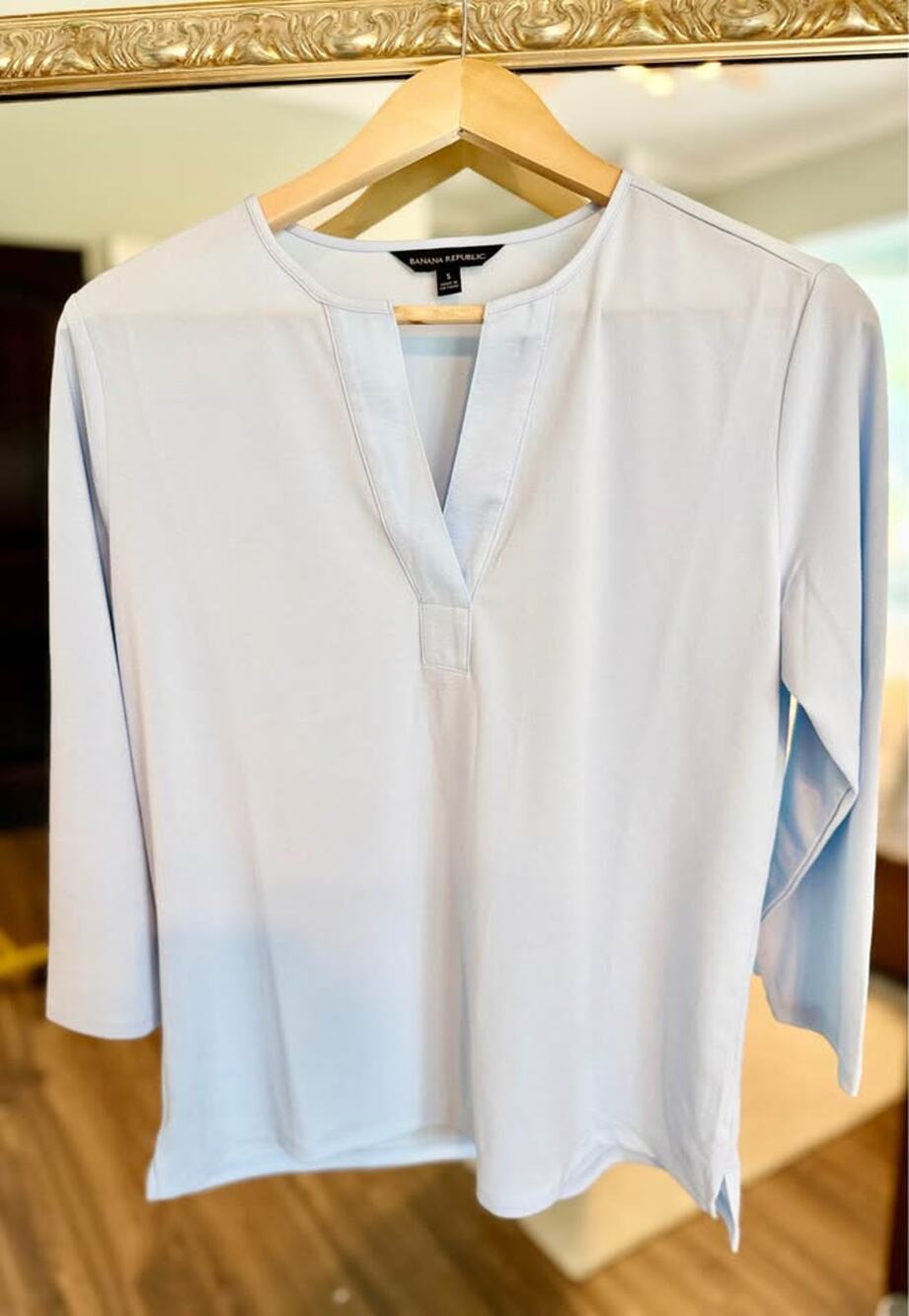 Banana Republic Light Blue Blouse – Size Small – Gently Loved